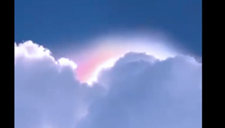 Cahaya Berwarna di Langit Usai Gempa di Malang, Ini Penjelasannya